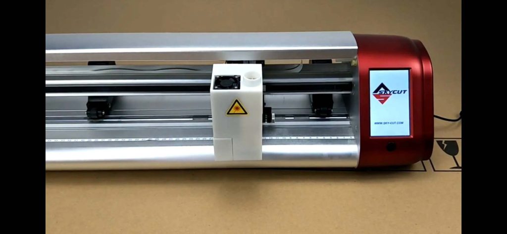 Cutting plotter with LCD